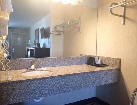 Deluxe 2 Double Beds in Music Valley image 6