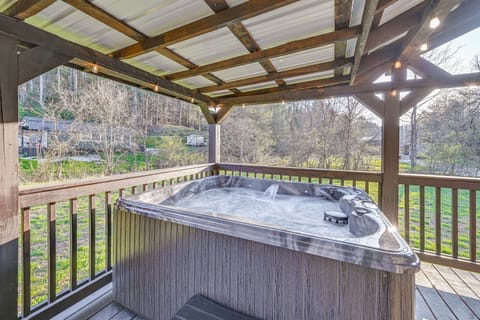 Campton Vacation Rental | 2BR | 1BA | 767 Sq Ft | 4 Steps Required