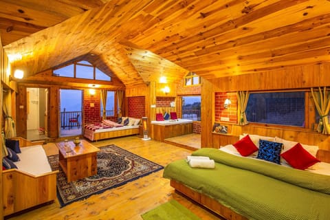 Family Suite with Fireplace | Free WiFi, bed sheets