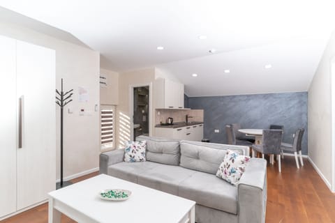 Presidential Studio | Free WiFi, bed sheets