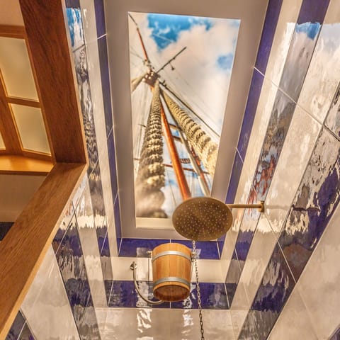 Business Room | Bathroom | Hair dryer, slippers, bidet, towels