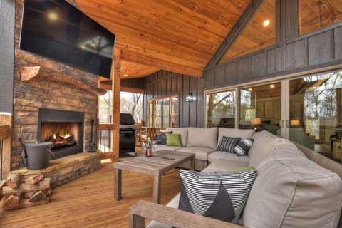 Incredible Ellijay cabin rental with outdoor fireplace and privacy