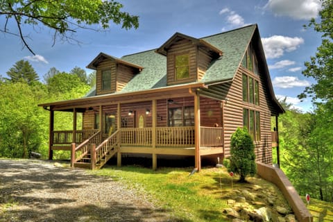 The Boonedocks is a gorgeous Ellijay Cabin Rental