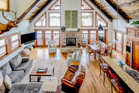 Our charming and inviting living space offers the perfect trifecta of openness, airiness, and coziness for your entire group to unwind and relax.