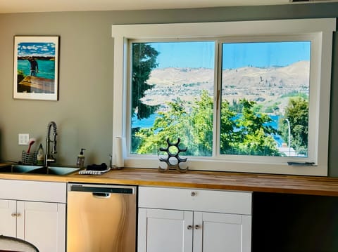 Apartment, Ensuite, Lake View (1 BR Getaway) | Private kitchen