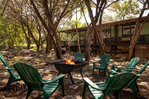 Fire pit/grill area for meal or to end the day with s'mores or just chilling.