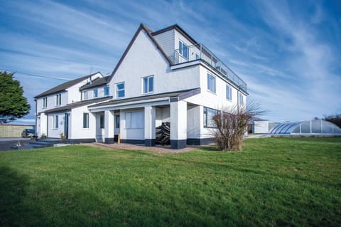 Oasis - 2 Bedroom Apartment - Ocean Breeze (4710)