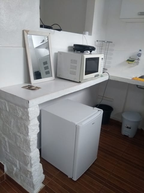 Economy Suite, 1 Bedroom, Smoking, Private Bathroom | Private kitchen | Cookware/dishes/utensils