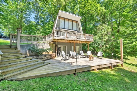 LAKE Chez At At: Lakefront home with a private dock.