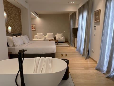 CALLISTO EXECUTIVE SUITE BY K&K | Bathroom | Hair dryer, towels, soap, shampoo