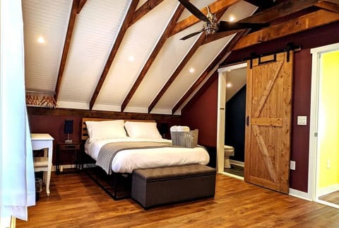 Master Bedroom & en suite bathroom with shower