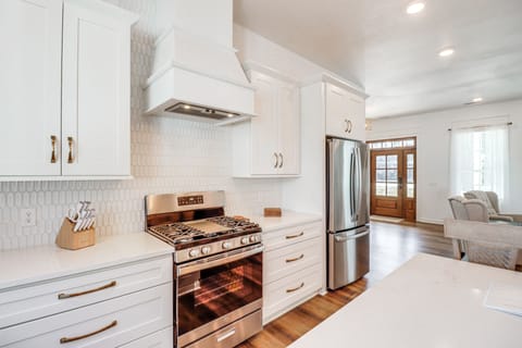 House (4 Bedrooms) | Interior