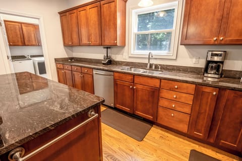 Main Level | Kitchen