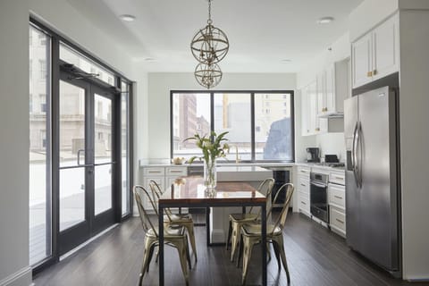 2 Bedroom w/ Terrace | In-room dining