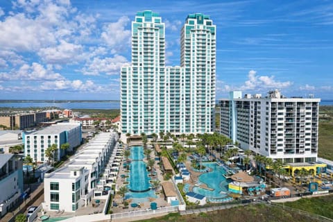 Luxury Beachfront Resort | Twin Towers + Lagoon Pools + Coastal Views + Walk to Dining