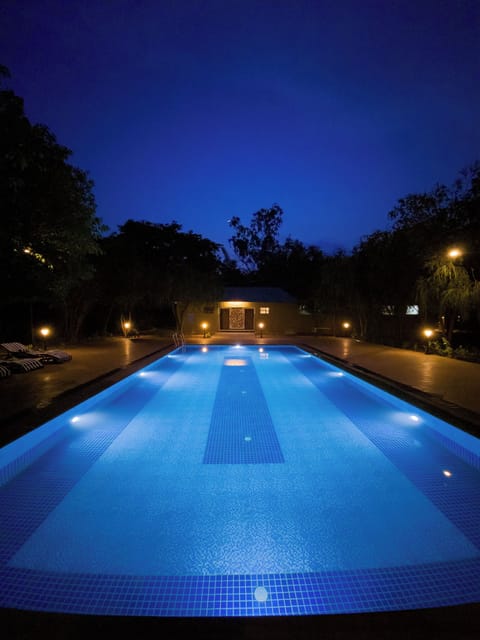 Outdoor pool, lifeguards on site