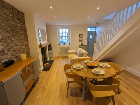 Cottage | Dining