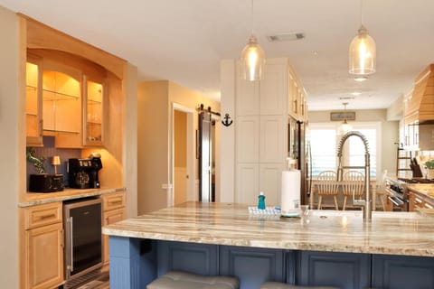 House, Multiple Beds (The Blue Pearl) | Private kitchen | Oven, toaster