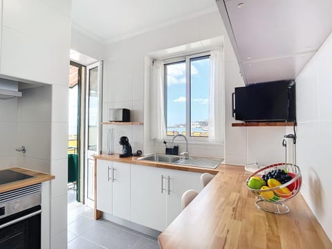 House | 1 bedroom, desk