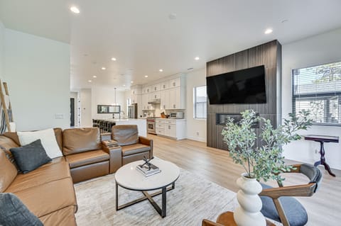 Flagstaff Vacation Rental | 5BR | 3.5BA | 3,028 Sq Ft | 1 Step to Enter