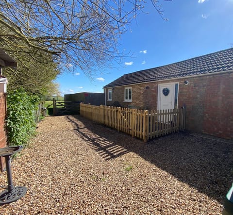 Detached secluded, barn