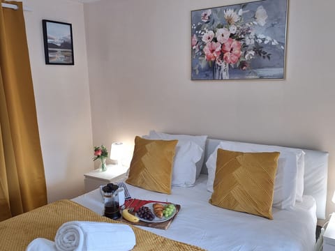 House | 2 bedrooms, iron/ironing board, free WiFi, bed sheets