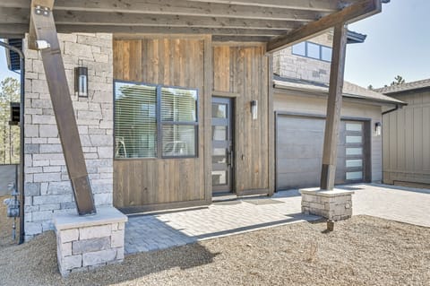 House (5 Bedrooms) | Interior