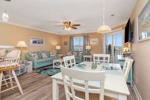 Dining / Living Area - Northeast