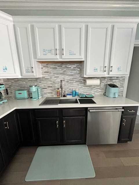 Fully equipped kitchen. 