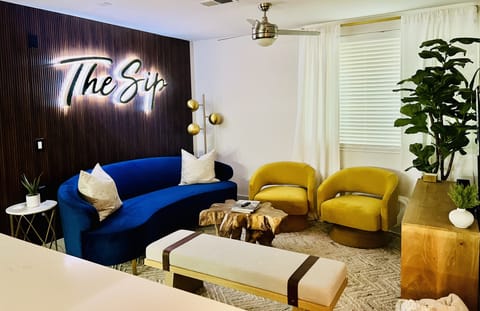 Living Area w TV