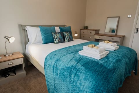 The Bedroom: you will get a restful nights sleep in the double bed, with professionally laundered fresh linens for every stay.