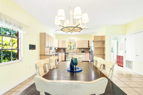 Dining room, complementary beverage for guests