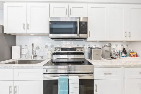 Drip coffee, Keurig, ice-maker, microwave, stove, & oven