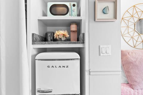 Fridge, freezer, Keurig, with K-cups