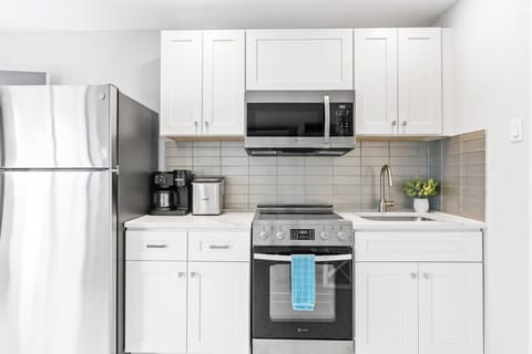 Dishware, cookware, glassware & silverware