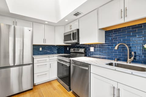 New appliances, microwave, stove, dishwasher, refrigerator with icemaker