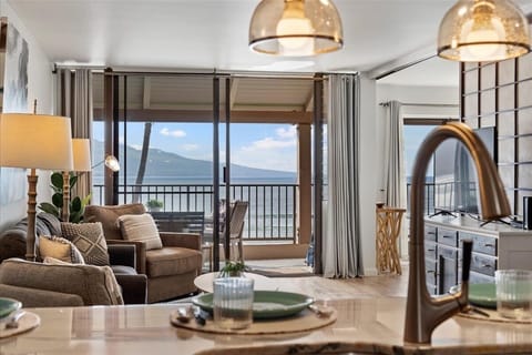 Condo, 2 Bedrooms | Living area