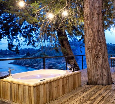 Outdoor spa tub