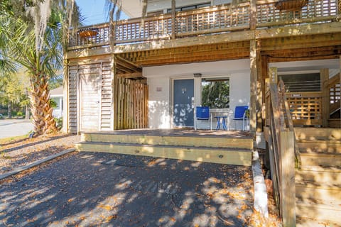 Sit beneath the dappled shade of large live oak at 115