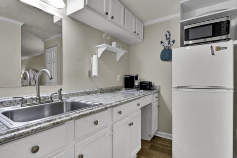 well-equipped kitchenette