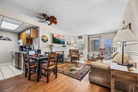 Open floorplan with plenty of space for your group.
