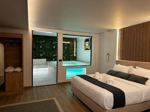 Junior Suite with Private Plunge Pool | In-room safe, soundproofing, free WiFi, bed sheets