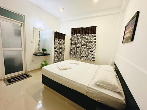 Superior Double Room, Garden View | Desk, laptop workspace, iron/ironing board, free WiFi