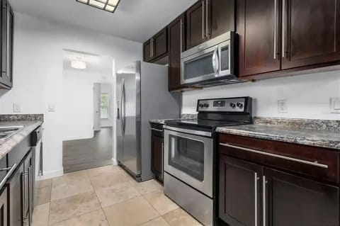 full size kitchen to utilize everything included