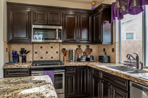 2 sets of cookware and silverware