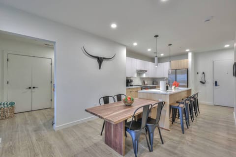 Stainless steel appliances · Fridge & freezer · Oven & stove · Microwave · Dishwasher · Coffee maker · Toaster · Blender · Wine glasses · Outdoor plates · Table & bar seating · Alexa for music · WiFi · BBQ utensils · Baking & cooking basics