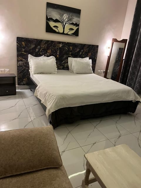 Executive Apartment | 5 bedrooms, WiFi (free)