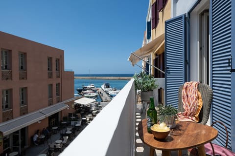 Luxury Apartment | Balcony