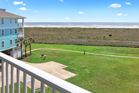 Welcome to Sunrise Perch hosted by Pointe West Vacation! Top Floor! Come and enjoy these breathtaking views from the balcony.