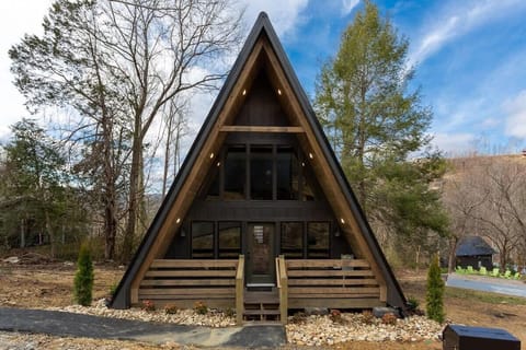 Incredible A Frame Cabin Only 1.4 Miles To The Middle Of Downtown Gatlinburg, TN!